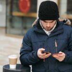 Anleitung zum Hochladen von Bildern von einem Smartphone auf einen PC.